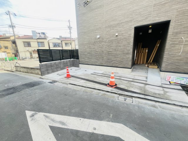 駐車場　駐車場があるので、車を買う予定の方も安心です