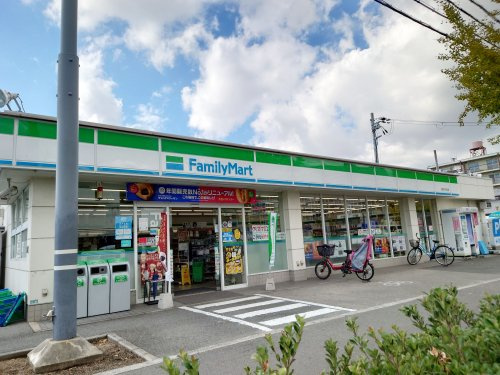 コンビニ　ファミリーマート 豊中夕日丘店（コンビニ）まで438m