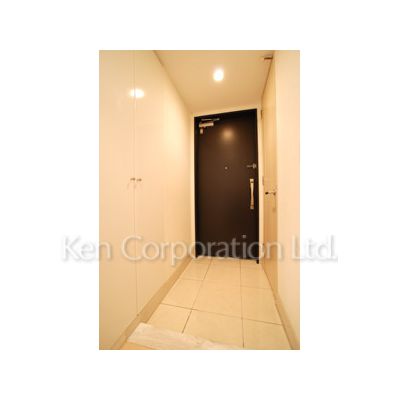 玄関　同タイプ6階のお部屋を撮影。仕様が異なることがあります。