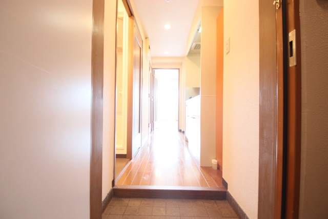 玄関　※別室の参考写真の為、現況優先です。