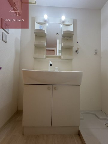 洗面設備　朝の支度にも助かる、独立の洗髪洗面化粧台