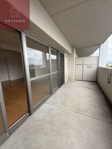 バルコニー　暖かな日差しのふりそそぐバルコニー