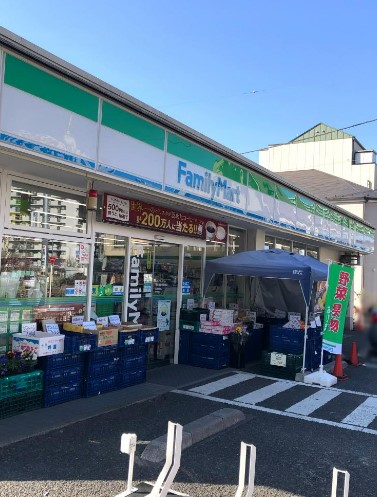 コンビニ　ファミリーマート 東京成徳学園前店（コンビニ）まで309m
