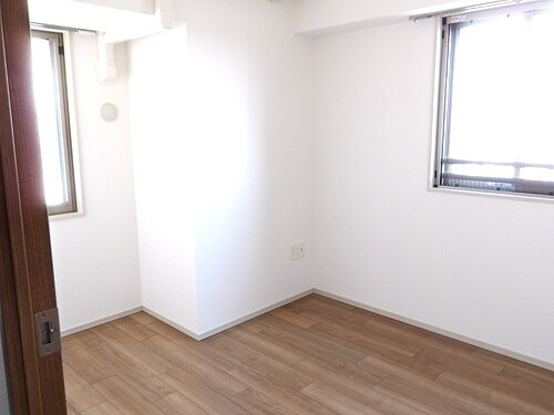 その他　2面採光の洋室約5.5畳　※2025年10月撮影