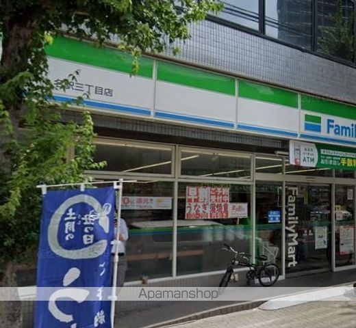 コンビニ　ファミリーマート（コンビニ）まで111m