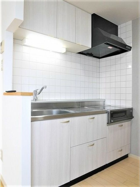 キッチン　作業台との一体感が嬉しいシステムキッチン付きです♪