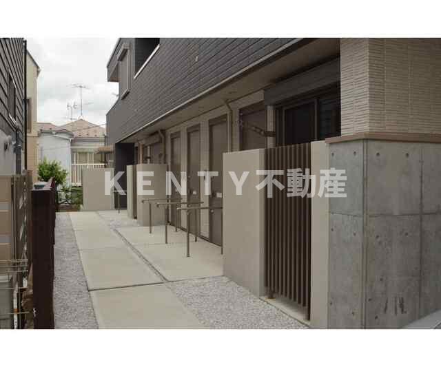 エントランス　落ち着いたエントランスです