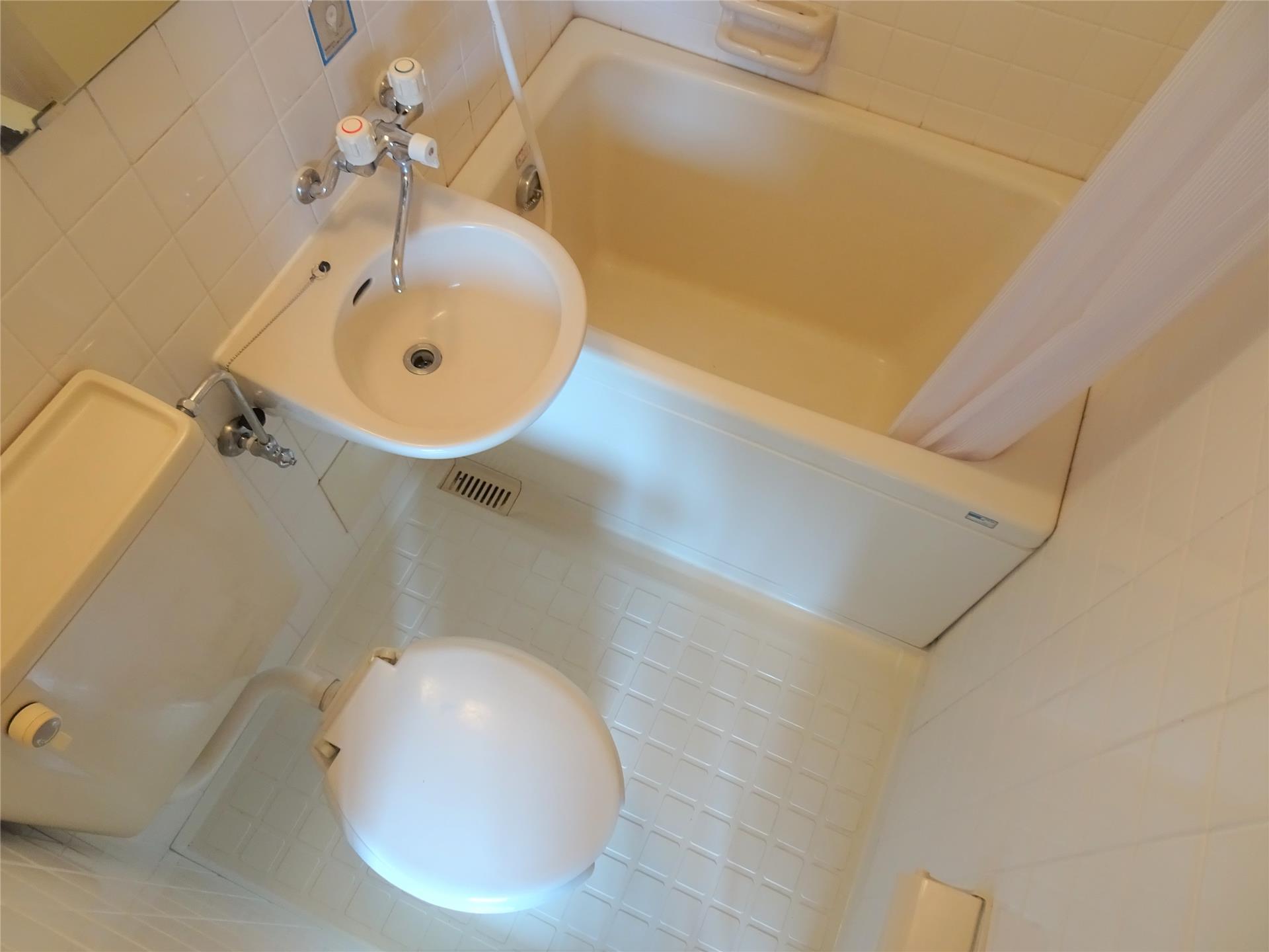 バス・シャワールーム　いつでもすぐに入浴できるシャワー付きのバスルーム♪