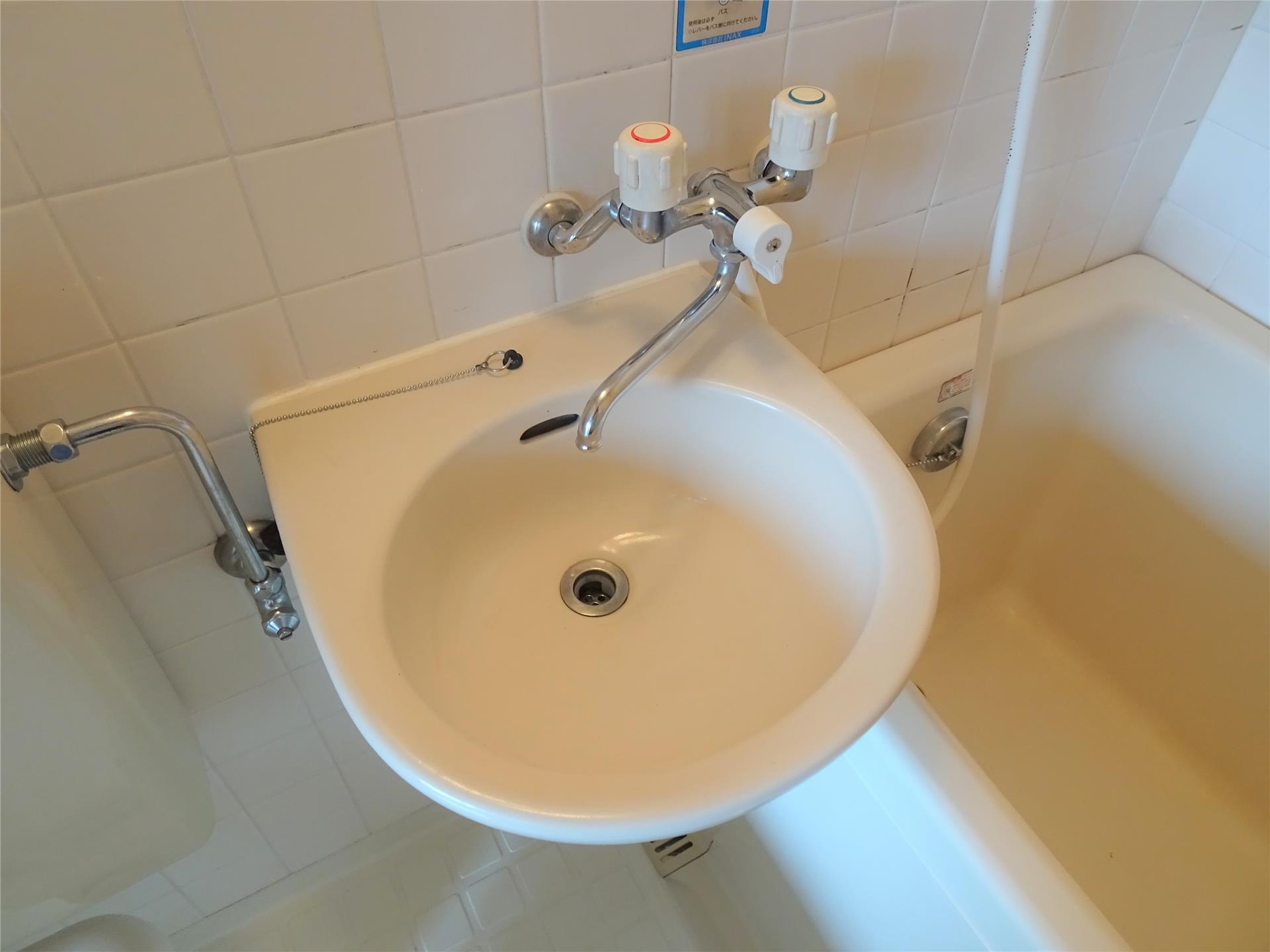 洗面設備　シャワー付きで洗面台のお掃除も楽にできます♪