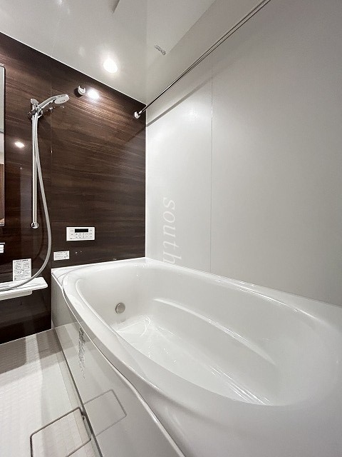 バス・シャワールーム　浴室乾燥機付きのお風呂