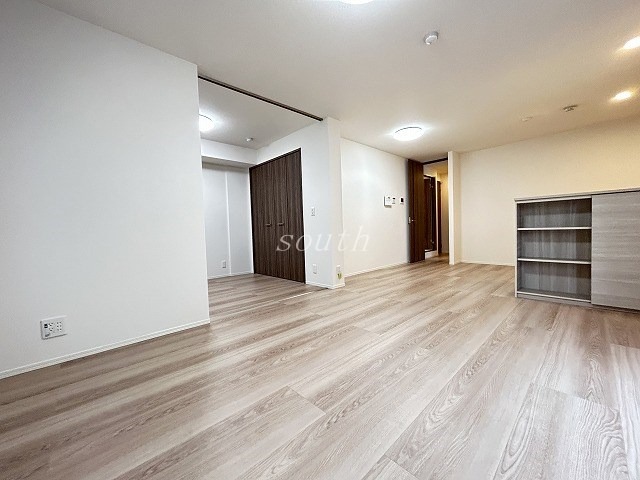 居室・リビング　洗練された清潔感漂う清楚な仕上がり