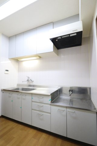 キッチン　やわらかな木目が暖かな空間を作り出してくれます