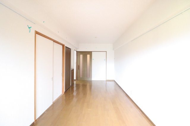 居室・リビング　縦長のLDKは家具の配置がしやすいです♪