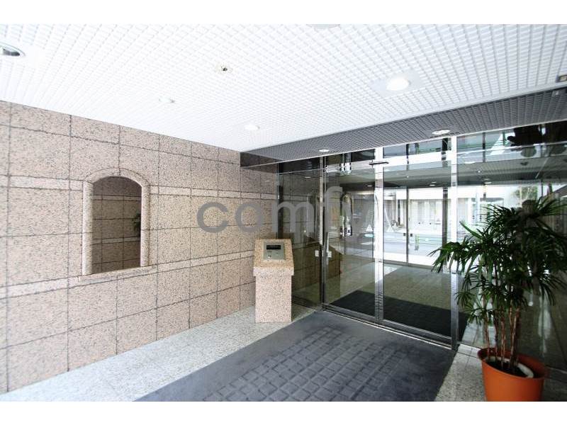 エントランス　オートロック完備