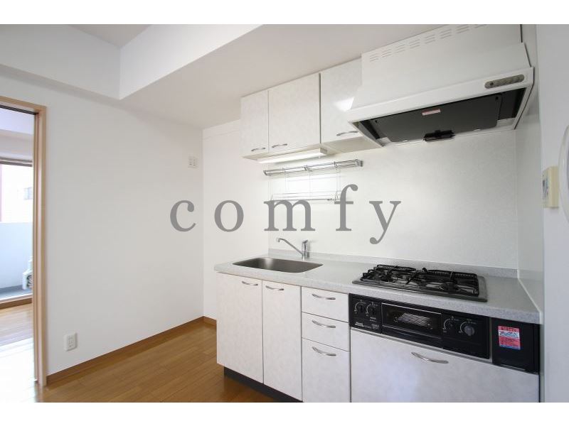 キッチン　ガス３口グリル付きシステムキッチン