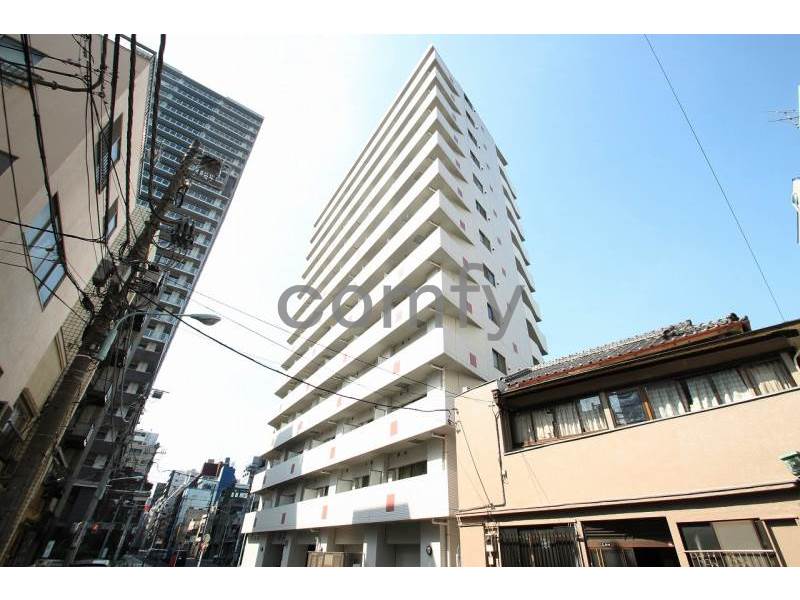 建物外観　タイル貼りの重厚感のある外観