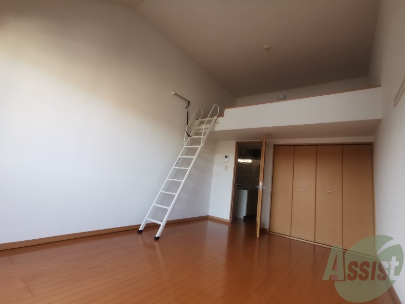 その他部屋・スペース　反対側からお部屋を撮影しました。陽がしっかり差していますね。