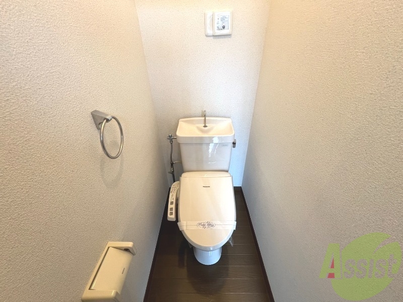 トイレ　トイレは温水洗浄便座が完備されております。