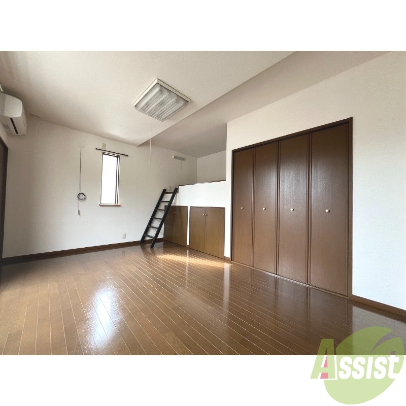 居室・リビング　リビングを撮影しました。生活のメインとなるお部屋ですね。