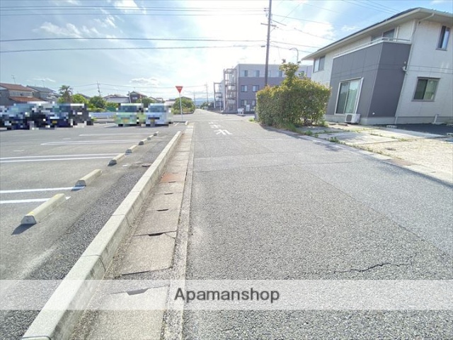 その他　前面道路（その他）まで0m