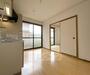 居室・リビング　自然豊かなエリアの２面専用庭付きのお部屋です。
