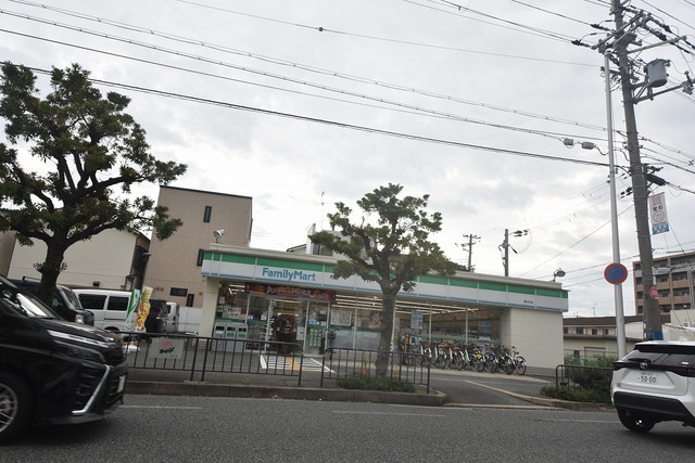 コンビニ　ファミリーマート　豊中浜（コンビニ）まで499m