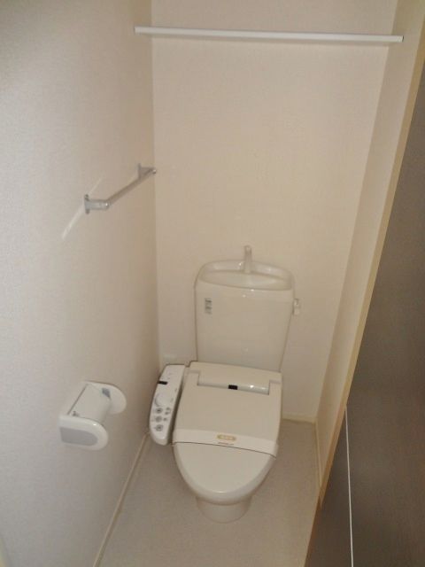 トイレ　大和ハウス施工の築浅賃貸住宅　設備・収納充実