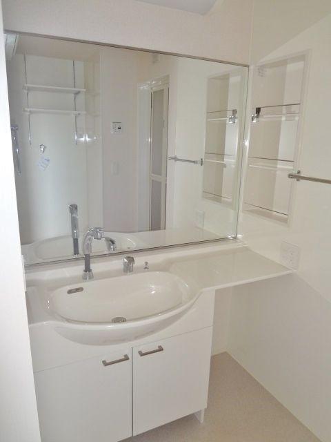 洗面設備　大和ハウス施工の築浅賃貸住宅　設備・収納充実