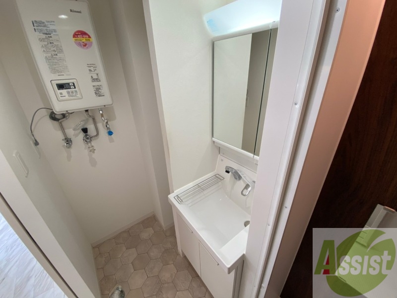 洗面設備　シャンプードレッサー。身支度はここでばっちりですね。