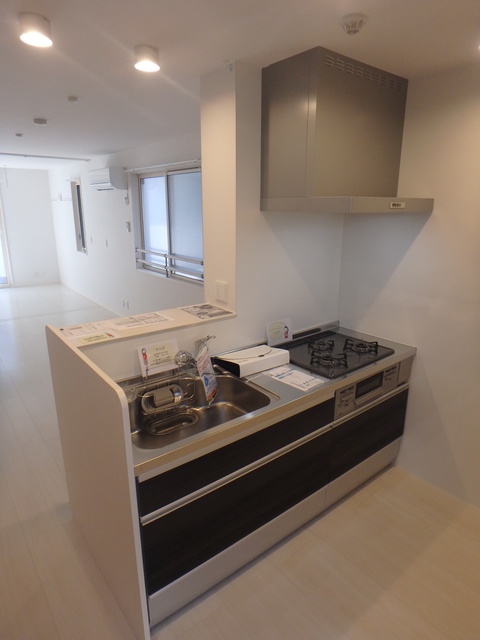 キッチン　使いやすい３口システムキッチンです。