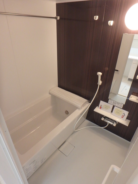 バス・シャワールーム　１日の疲れをバスルームでゆっくりと。