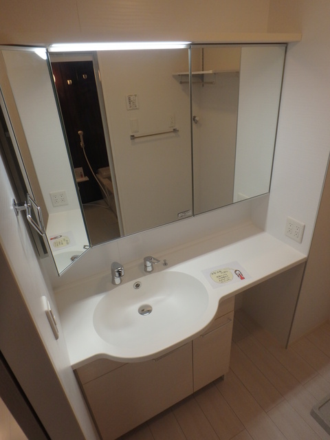 洗面設備　毎日使いますよね。独立洗面台。