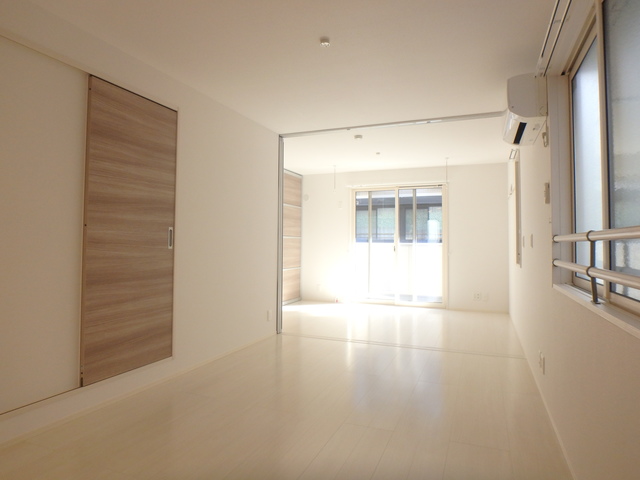 居室・リビング　奥行きのあるリビングです。