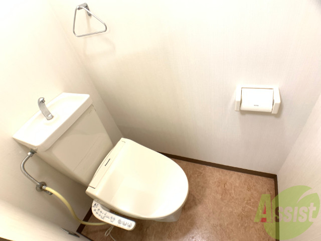 トイレ　ウォシュレット機能がついたトイレです。安心して使用できますね