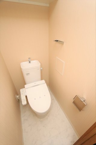 トイレ　参考写真（同物件別部屋）