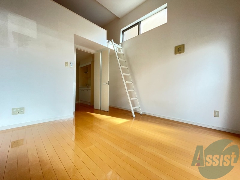 居室・リビング　６．４帖の洋室になります。伸び伸び出来そうですね。