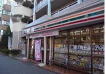 コンビニ　セブンイレブン世田谷桜新町駅前店（コンビニ）まで107m