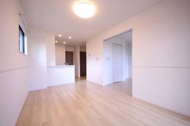 居室・リビング　こちらのリビングで趣味の時間をお楽しみください