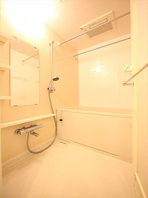 バス・シャワールーム　バスルーム