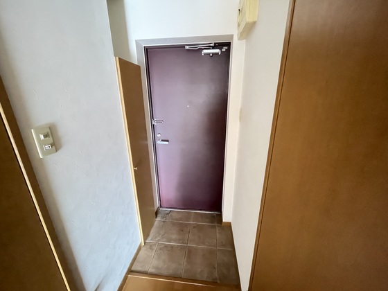 玄関　※別号室のお写真です