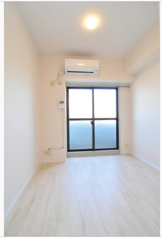 居室・リビング　清潔感のあるフローリング