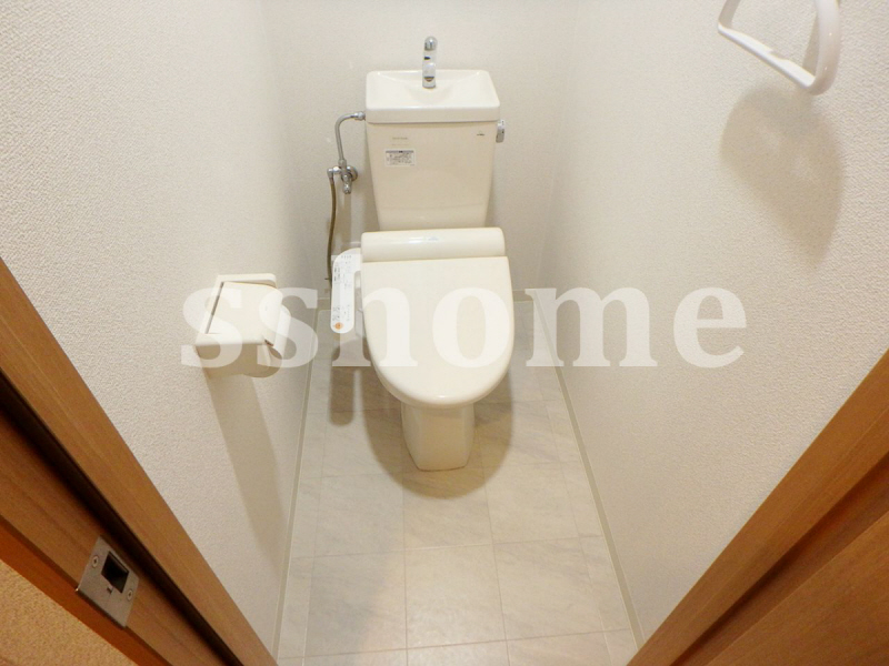 トイレ　温水洗浄便座