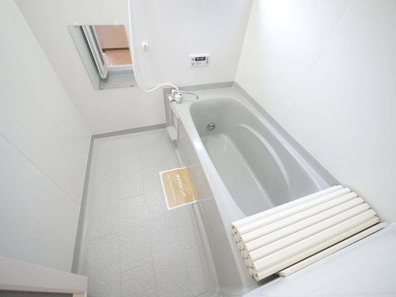 バス・シャワールーム　追焚き給湯、シャワー