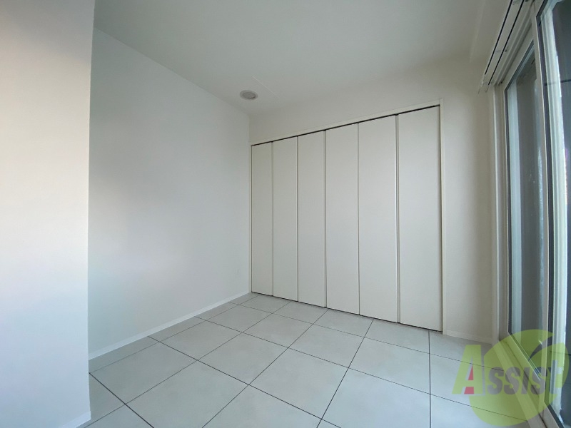 その他部屋・スペース　寝室はこちらです。光が差し込む、温かみのあるお部屋です。