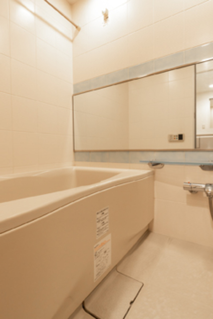 バス・シャワールーム　※別部屋の参考写真です。