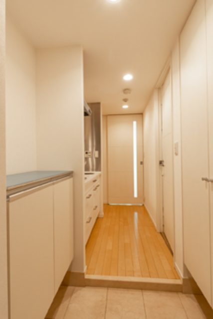 玄関　※別部屋の参考写真です。