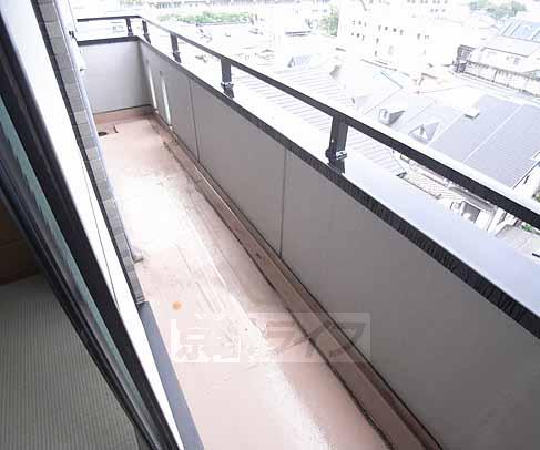 バルコニー　広めのベランダ