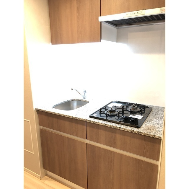 キッチン　人工大理石天板のシステムキッチン