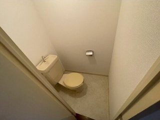 トイレ　※写真は同じマンションの違う部屋のものになります。