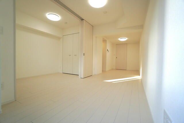 居室・リビング　☆明るい洋室☆